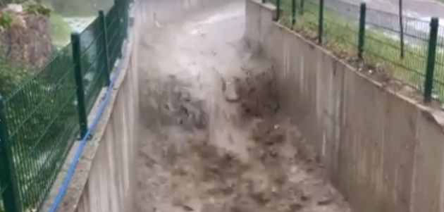 Afyonkarahisar’da Başlayan Sağanak Yağmur Hayatı Olumsuz Etkiledi