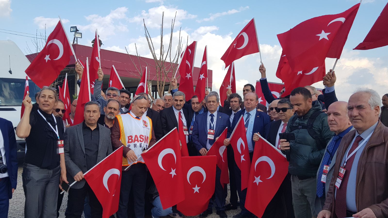 Anadolu Basını Suriye Sınırında Mehmetçik Ve Meslektaşlarıyla Kucaklaştı