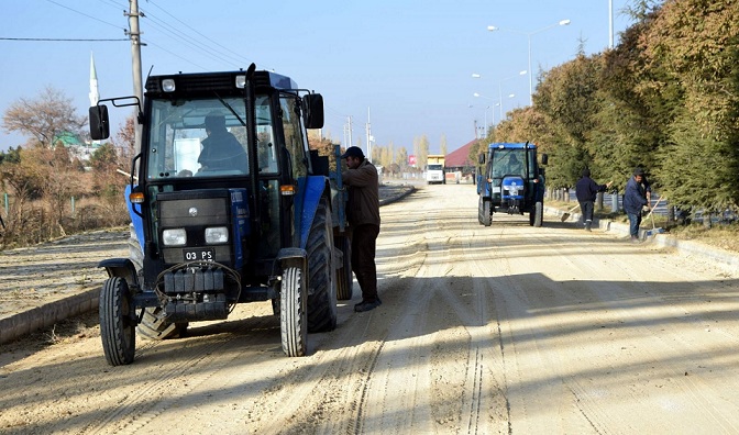 çay’da Asfalt Ve Kilitli Parke Taşı Döşeme İşlemleri Sürüyor