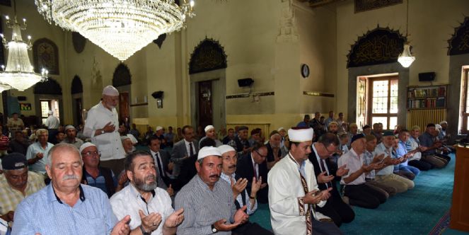 şehitlerimizi Rahmetle Andık