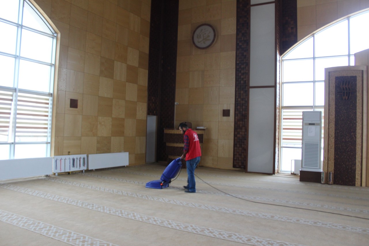 “ellerinize Sağlık” Karahisar Gençlik Merkezinden Cami Temizliği