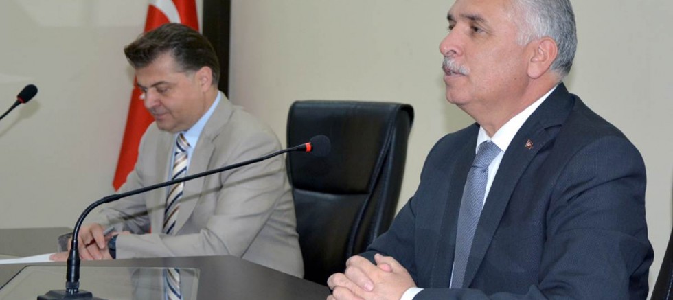 Vali Aziz Yıldırım, Vatandaşlarımızın Sorunlarını Dinledi.