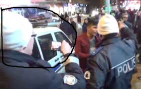 Hayalet Araba Polis'in üzerine Yürüdü