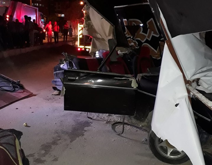 Freni Tutmayan Kamyon Askeri Araca çarptı, 3 Yaralı