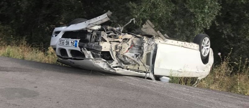 Kamyona çarpan Araç Takla Attı 2 Yaralı