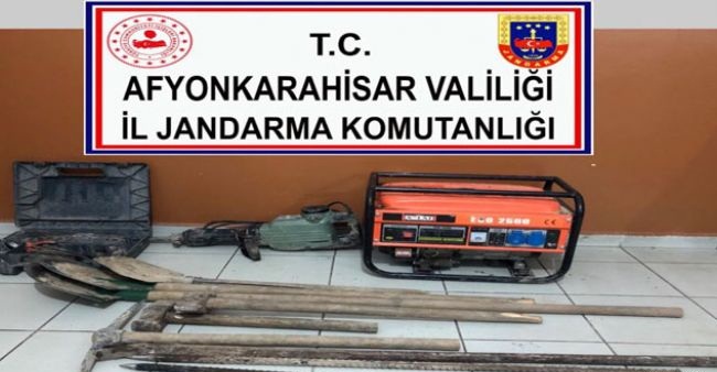 Sinanpaşa'da İzinsiz Kazı Yapanlar Yakalandı