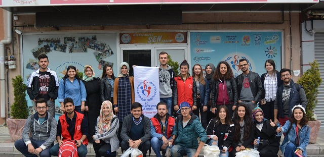 Gençlik Merkezi Bağımlılıklara Karşı Gençlerle Adım Adım Doğaya