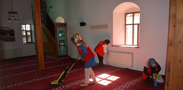 Gençlik Merkezi Gönüllüleri İyilik Ağacı Projesini Sürdürüyor