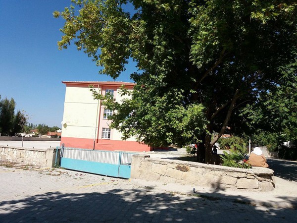 Atatürk Orta Okulu İçin çit Talebi