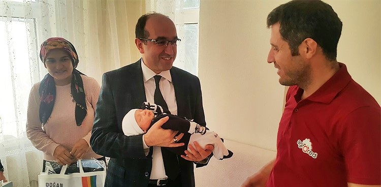 1000 Bebeğe Hoşgeldin Sürprizi Başkan Mustafa çöl'den