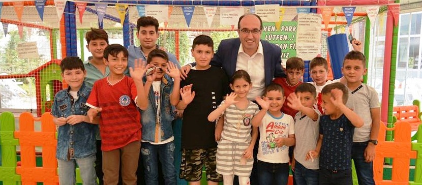 Başkan Mustafa çöl çocuklarla Kent Park’ta Bayramlaştı