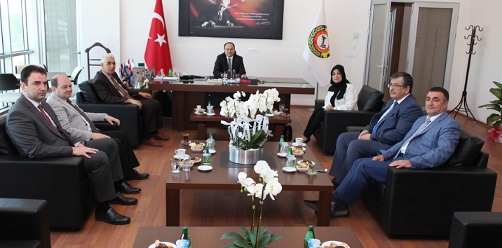 “afyonkarahisar Bizden Hizmet Bekliyor”