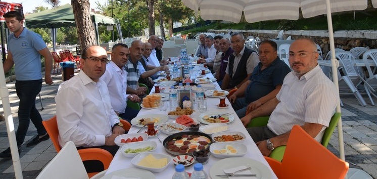 Başkan Mustafa çöl Muhtarla Bir Araya Geldi