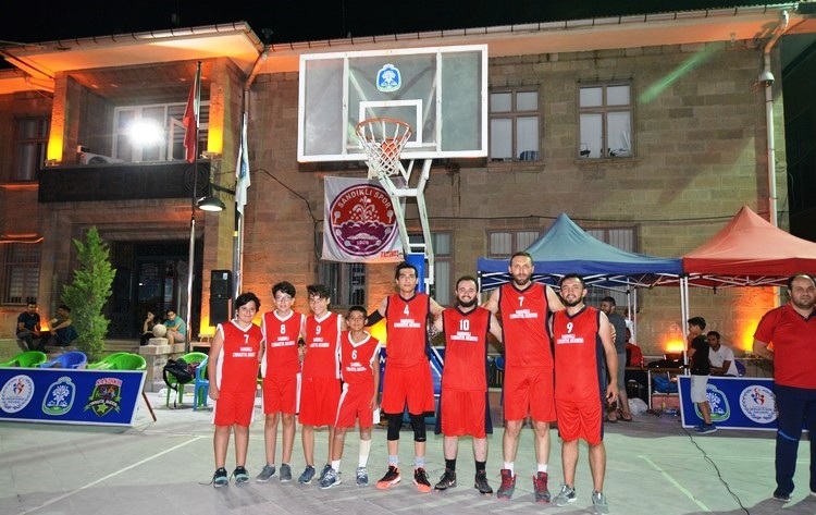 3x3 Sokak Basketbolu Turnuvası Tamamlandı