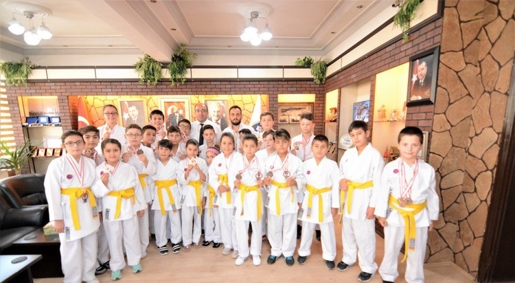 Yıldız Karate Gençlik Spor Kulübünden Başkan çöl'e Ziyaret
