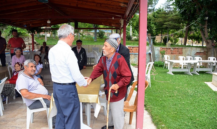 Başkan Acar Ve İyi Partili Kadınlar Huzurevini Ziyaret Etti