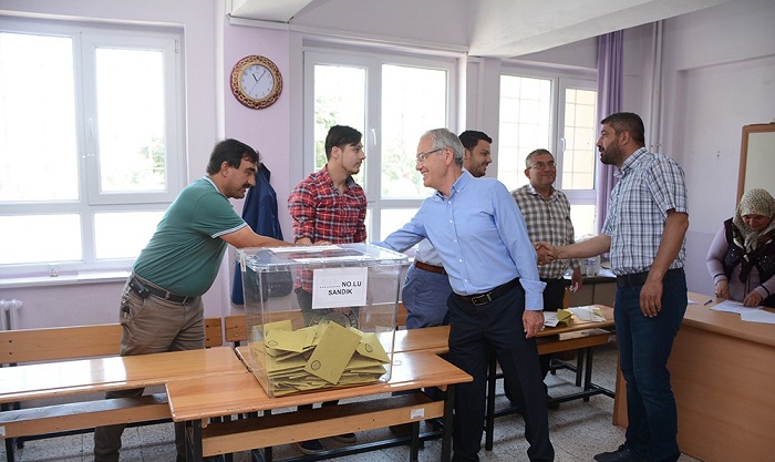 Başkan Saffet Acar, Oyunu Kullandı