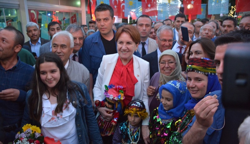 Meral Akşener’e Dinar’da Yoğun İlgi