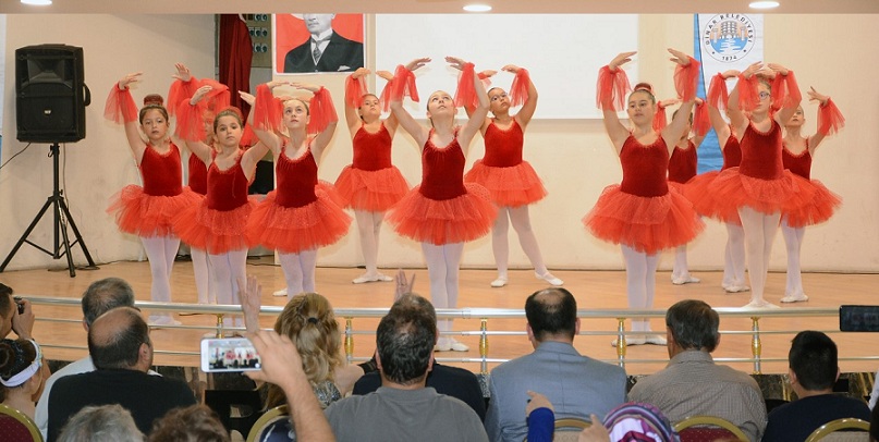 Minik Balerinlerden Muhteşem Gösteri