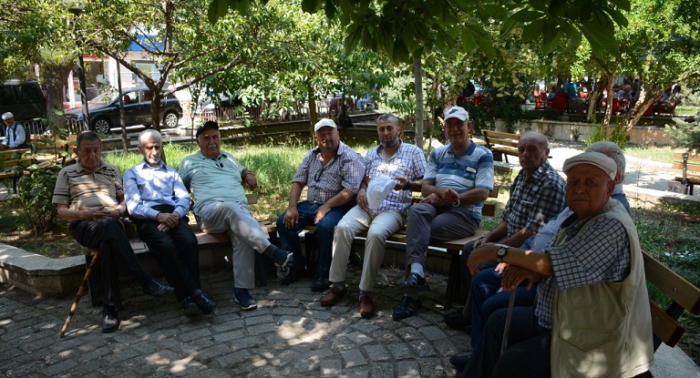 Cumhuriyet Meydanında Oturma Bankları Yenilendi