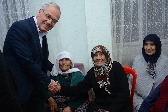 Başkan Acar Yılbaşını Huzurevi Sakinleri İle Birlikte Geçirdi