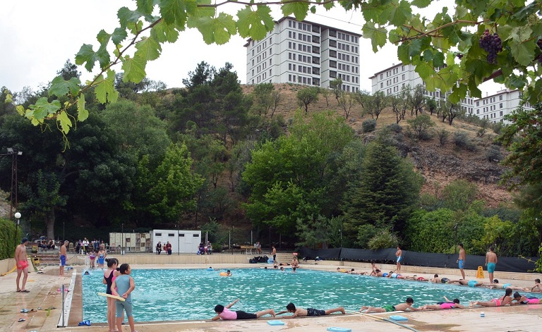 Başkan Acar Yüzme Kursu öğrencilerini Ziyaret Etti