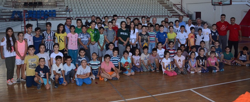 öğrencilere 500 Tişört Ve şapka Dağıtıldı