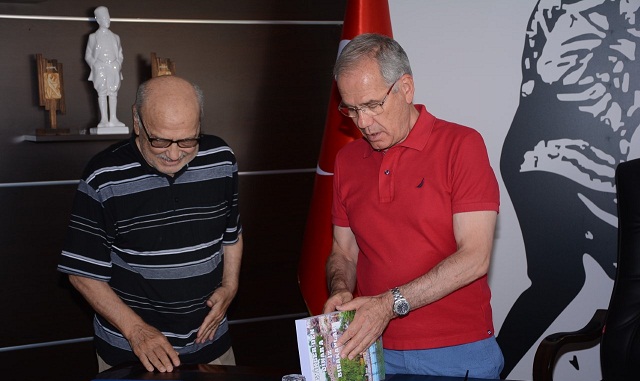 Ayhan Kalkan’ın İz Bırakanlar Kitabı Okurlarıyla Buluştu