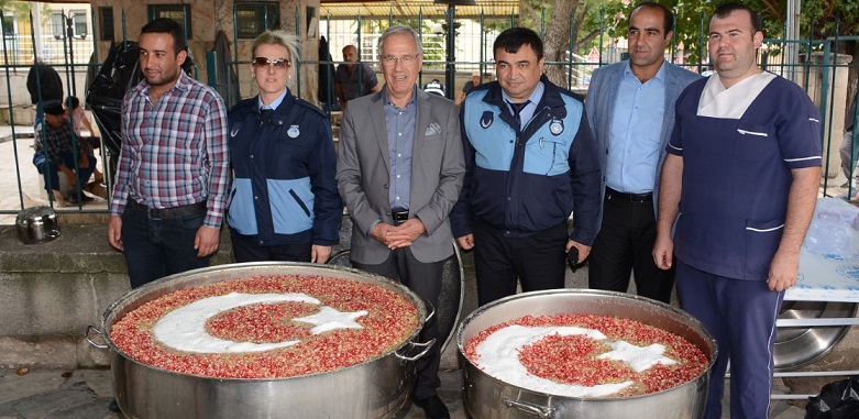 Muharrem Ayı Ve Deprem şehitleri İçin Aşure Dağıtıldı