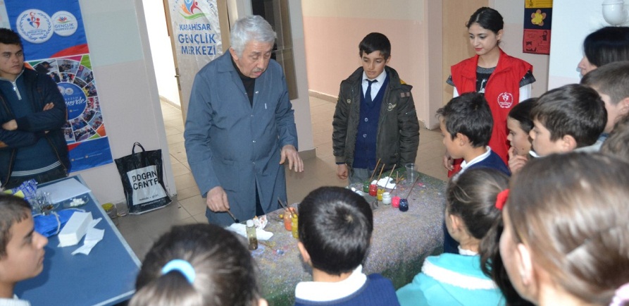 Karahisar Gençlik Merkezi Ebruyla Yüreklere Dokundu