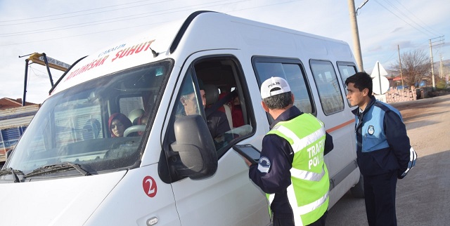 şuhut'ta Okul Servisleri Trafik Ekipleri Tarafından Denetlendi