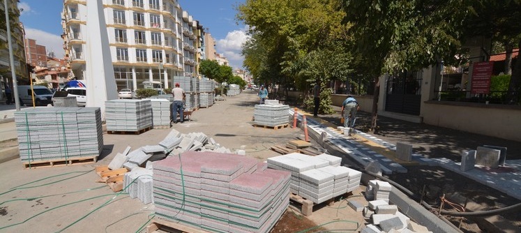 Yunus Emre Bulvarı Kaldırım çalışmaları Bitmek üzere