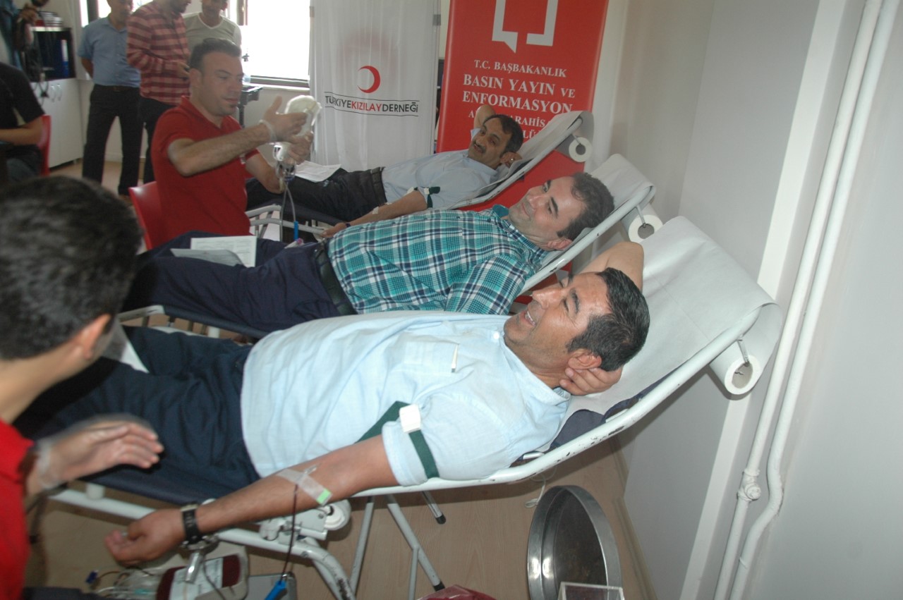 Gazeteciler Kan Bağışladı