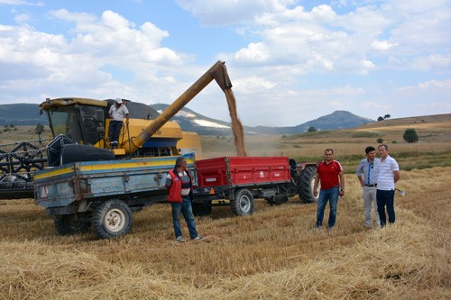 Arazide çalışan Biçerdöver Kontrolleri Yapıldı
