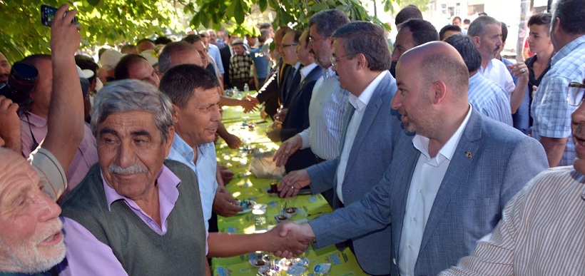 Ak Parti'de Bayramlaşma Coşkusu