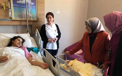 özkal, Devlet Hastanesinde Anneler Ve Hemşireler Gününü Kutladı