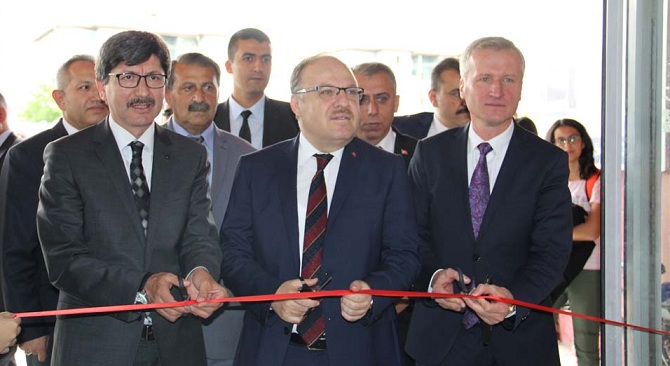 Dinar’da 11. Türkçe şöleni ödül Töreni Yapıldı