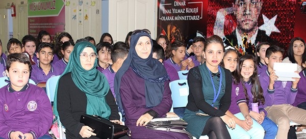 Roman Yazarı çetinkaya öğrencilerle Buluştu