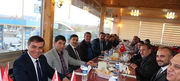 Muhtarlar Yemekte Buluştu