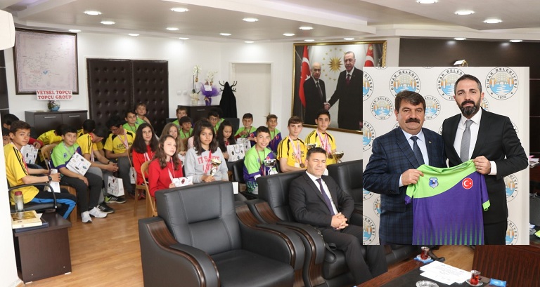 İl şampiyonu Fatih Ortaokulundan Başkan Sarı’ya Ziyaret