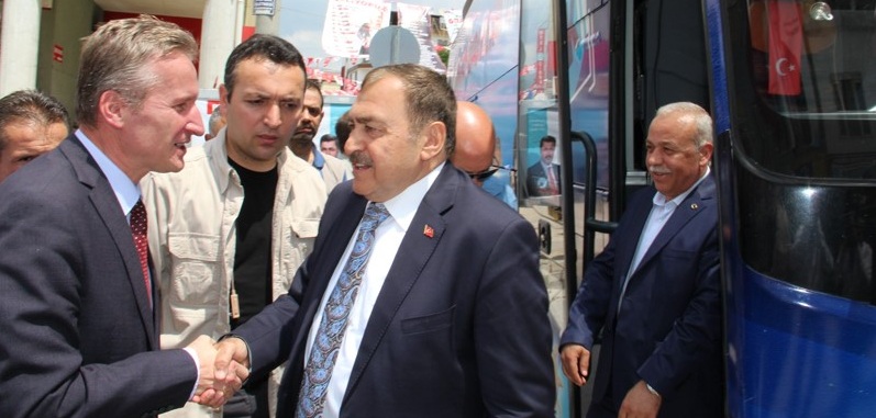 Bakan Veysel Eroğlu Dinar’da Vatandaşlar İle Bayramlaştı