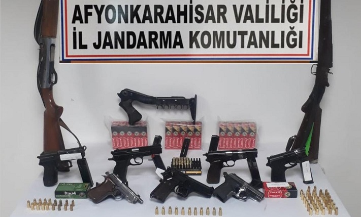 Sinanpaşa İlçesinde Kaçak Haşhaş Dikimi