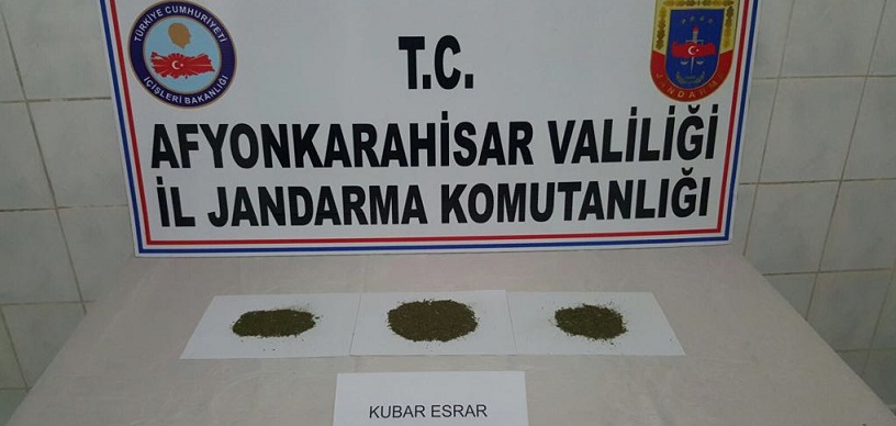 Esrar Maddesi İle Birlikte 3 Kişi Yakalandı