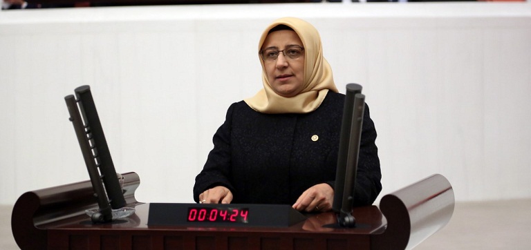 özkal, Aile Ve Sosyal Politikalar Bakanlığımız Dezavantajlı Herkesin Yaralarını Sarıyor