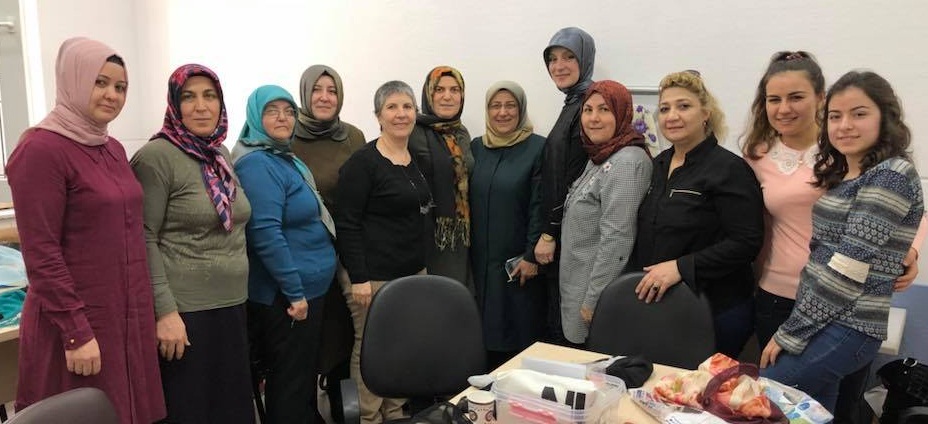 Milletvekili özkal, Afyonkarahisar Belediyesi’nin El Sanatları Kursunu Ziyaret Etti