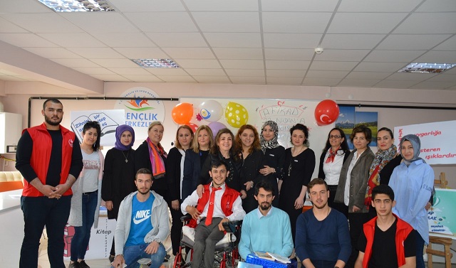 Kütüphanesiz Okul Kalmasına Afikad’tan Tam Destek