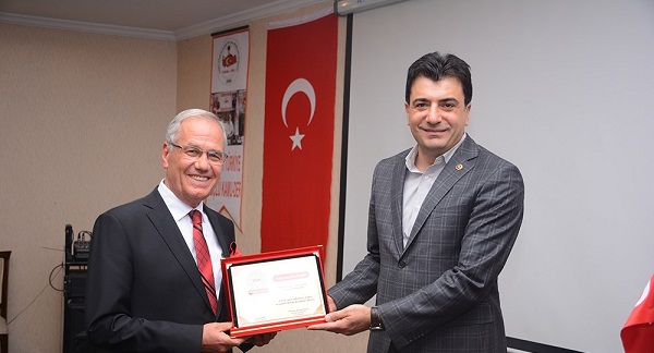 Acar, Yılın En Başarılı Belediye Başkanı ödülünü Aldı