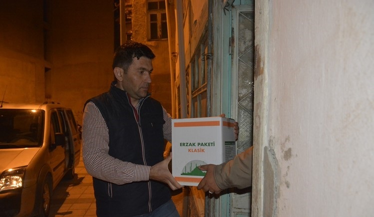 Yardım Kolileri İhtiyaç Sahipleriyle Buluşuyor