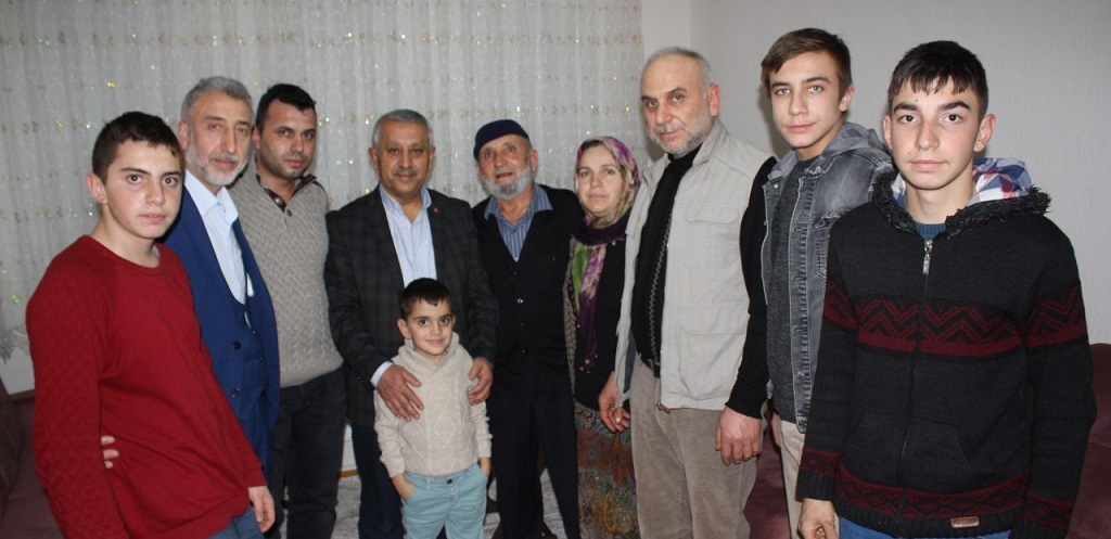Zeybek Mahalle Mahalle Dolaşıyor..
