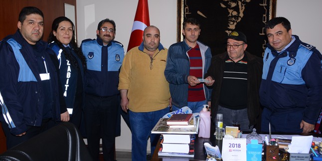 Atm'de Unutulan Bin 110 Tl Nin Sahibi Bulundu